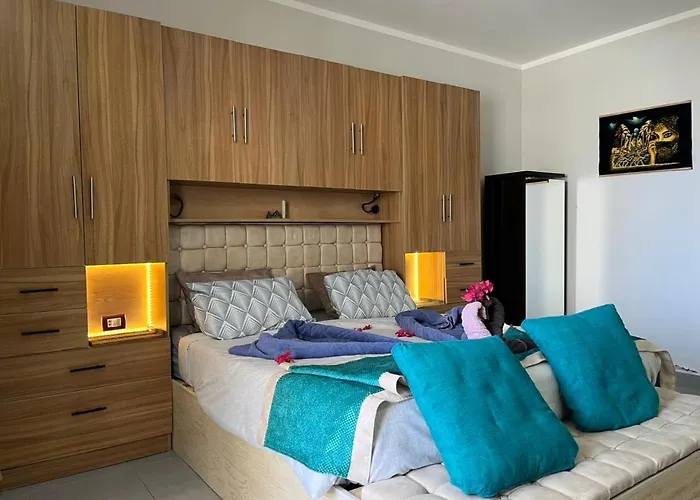 Sea View Pool And Access Apartment