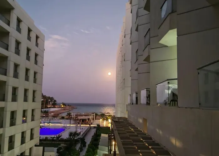 Sea View Pool And Access Apartment
