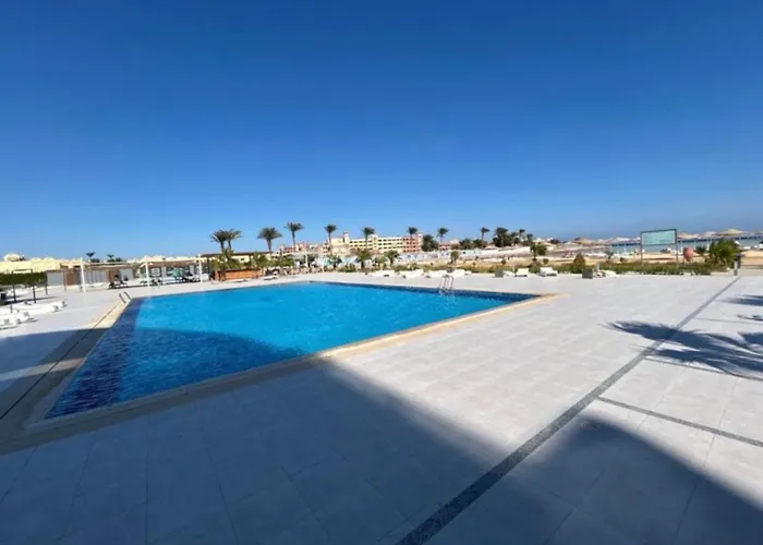 Sea View Pool And Access Hurghada