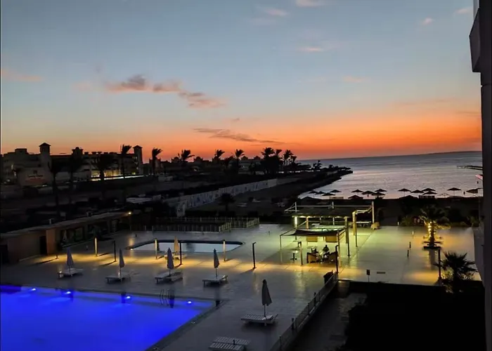 Sea View Pool And Access Apartment